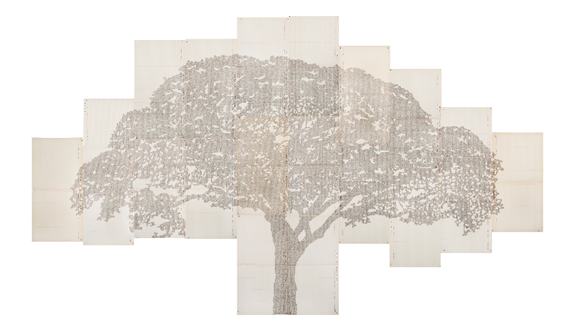 Einzelne A4-Zeichenblätter aneinander geklebt. Zusammen ergeben die Bilder auf den Blättern einen großen Baum.