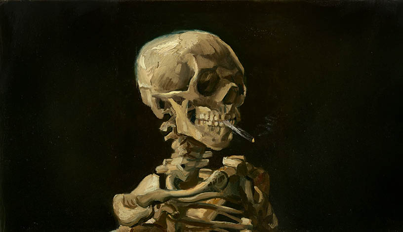Gemälde eines Skeletts, welches einen brennende Zigarette zwischen den Zähnen hat und zur Seite blickt.